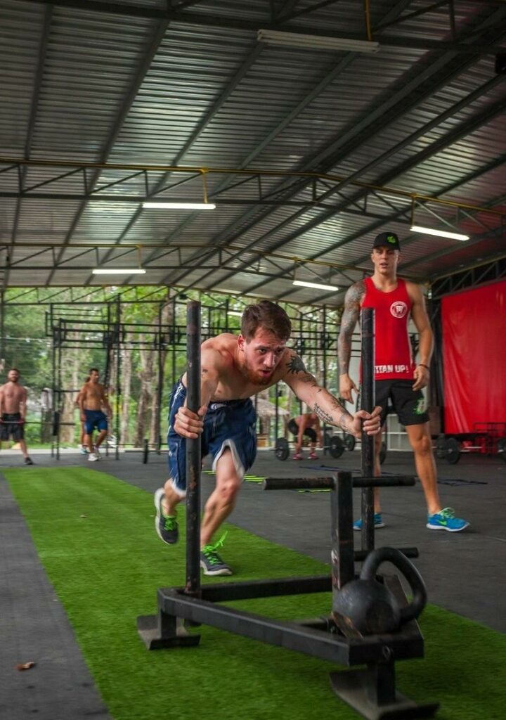 Thailand Fitnesskamp Sled push