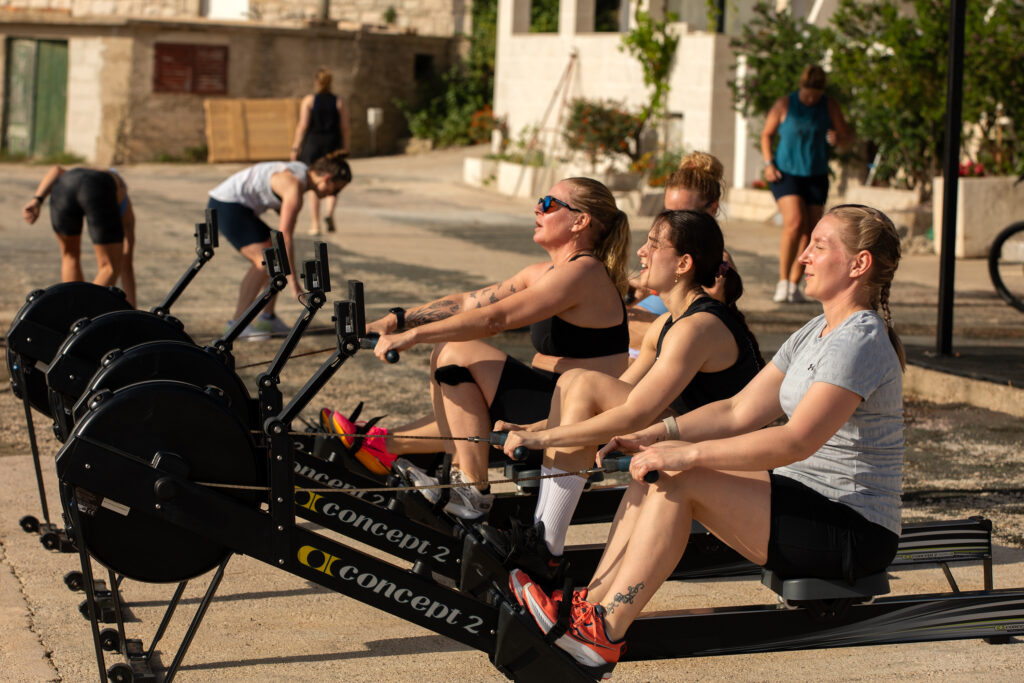 Veilig en effectief trainen in de zon tijdens een fitness retreat