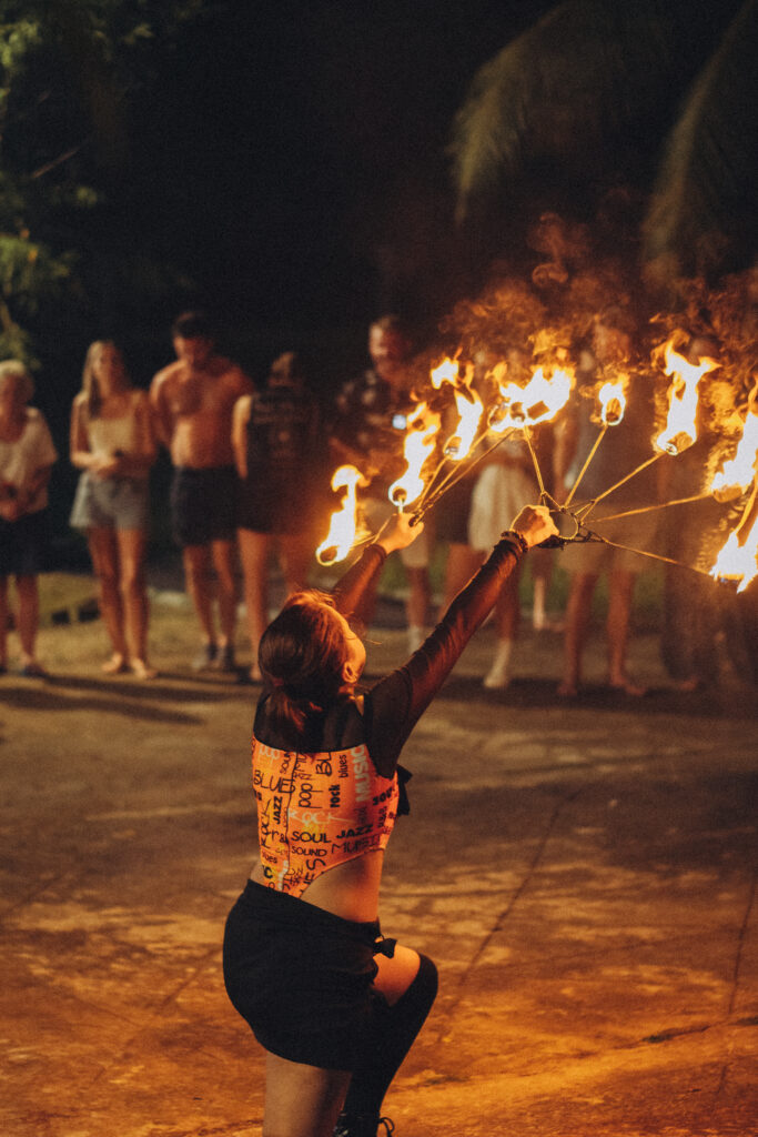 Vuurshow Vietnam Fitnesskamp