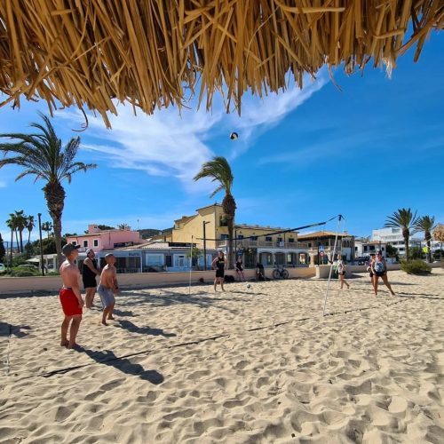 Fitness vakantie MALLORCA - fitnesskamp voor singlereizigers - beach volleybal - excursie